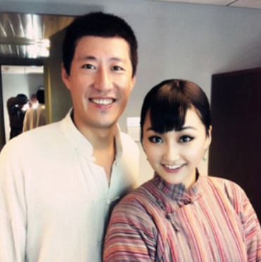 于震个人资料（于震：二婚娶小13岁娇妻，婚后连生三胎，如今一家五口其乐融融）
