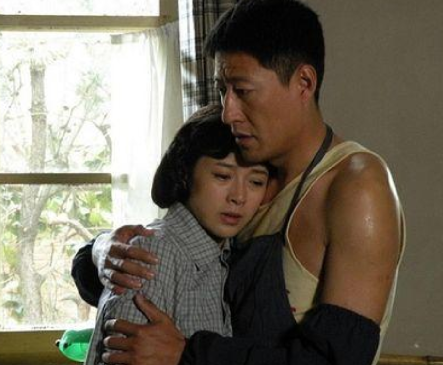 于震个人资料（于震：二婚娶小13岁娇妻，婚后连生三胎，如今一家五口其乐融融）
