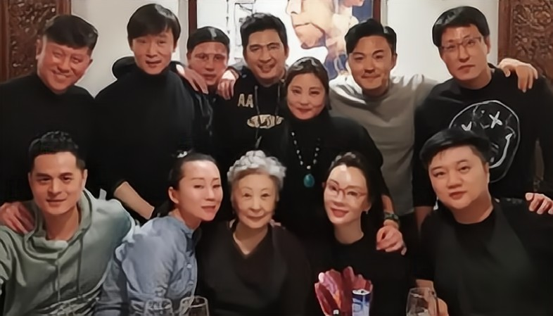 于震个人资料（于震：二婚娶小13岁娇妻，婚后连生三胎，如今一家五口其乐融融）