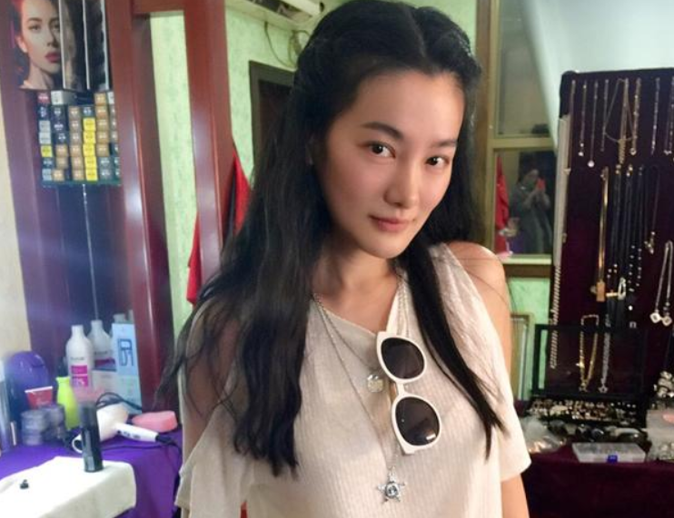 于震个人资料（于震：二婚娶小13岁娇妻，婚后连生三胎，如今一家五口其乐融融）