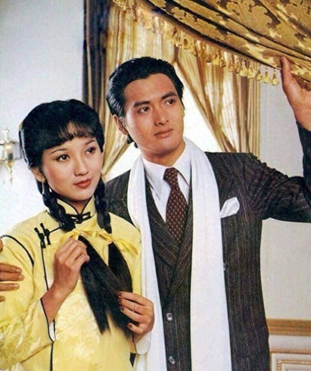 周润发个人资料：亲姐姐做洗碗工，一生未婚，他为此遭非议