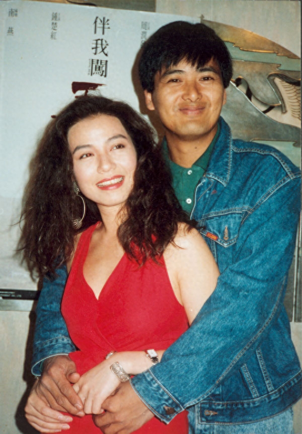 周润发个人资料：亲姐姐做洗碗工，一生未婚，他为此遭非议