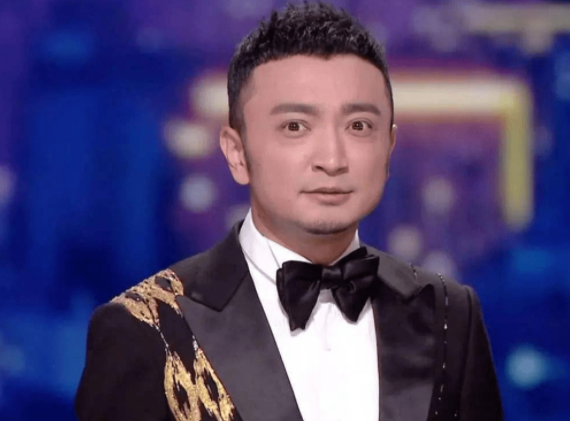 尼格买提主持人个人资料（主持人尼格买提：30岁娶帕夏古丽，结婚9年无子，风光背后有泪水）