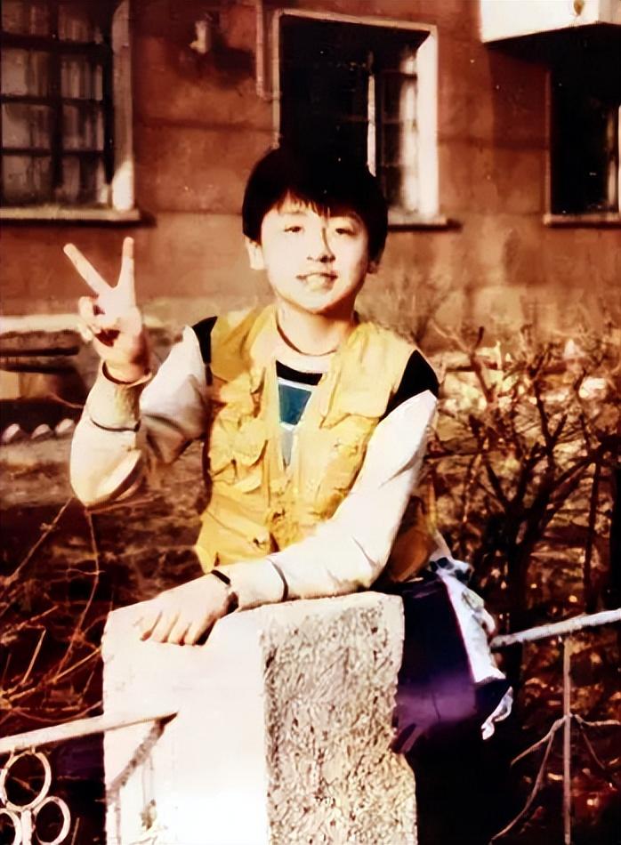雷佳音个人资料：感谢初恋女友不嫁之恩，那个夜市卖拖鞋的男孩成了！