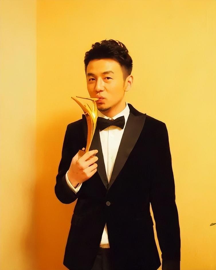 雷佳音个人资料：感谢初恋女友不嫁之恩，那个夜市卖拖鞋的男孩成了！