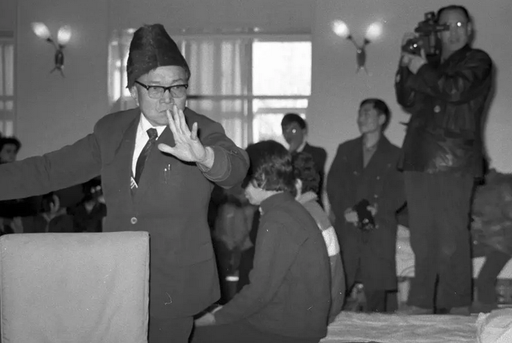 柳传志简历个人资料（柳传志入选小学教材，司马南却“哑火”，他是个怎样的人？）