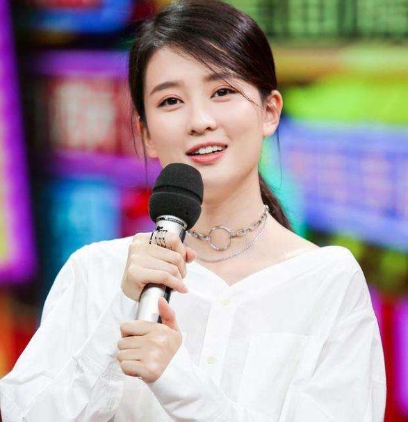 许魏洲个人资料介绍年龄（27岁许魏洲官宣结婚：与圈外白富美交往4年，和周雨彤乔欣传绯闻）