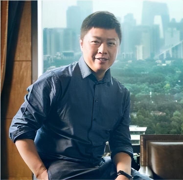 “嫁人即翻身”？比童瑶大17岁的老公王冉，背景到底有多强大？