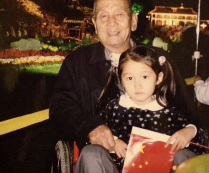 关晓彤背景大揭秘！