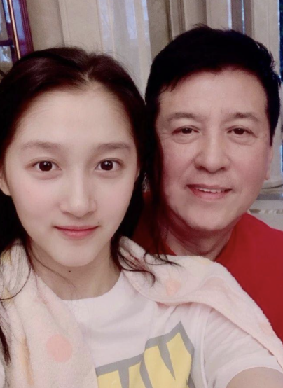 关晓彤背景大揭秘！