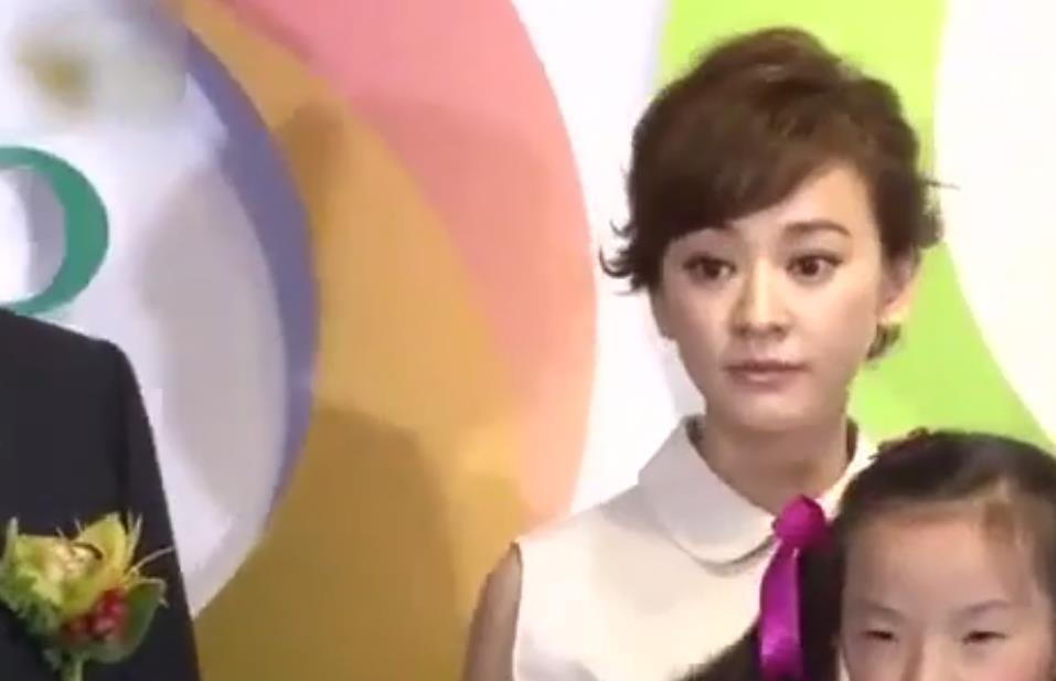 “元气少女”郭采洁：遭遇菜花门，被顾里束缚，今日终于活出自我