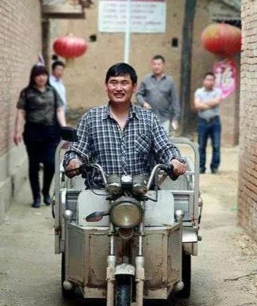 妻子长发换来大衣哥千万身价！甘苦与共成为支撑夫妻俩前行的动力