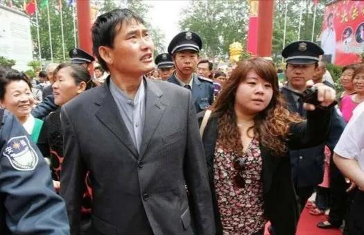 妻子长发换来大衣哥千万身价！甘苦与共成为支撑夫妻俩前行的动力