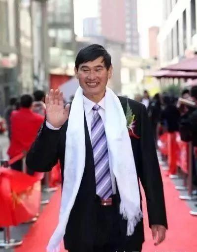 妻子长发换来大衣哥千万身价！甘苦与共成为支撑夫妻俩前行的动力