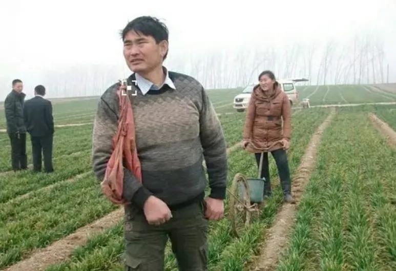 妻子长发换来大衣哥千万身价！甘苦与共成为支撑夫妻俩前行的动力