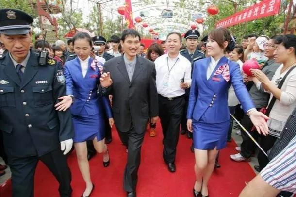 妻子长发换来大衣哥千万身价！甘苦与共成为支撑夫妻俩前行的动力
