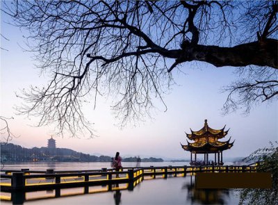 ​西湖历史简介(西湖的历史背景简介)