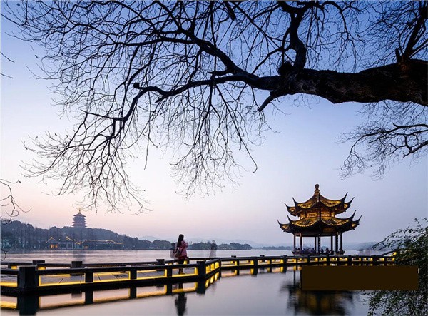 西湖历史简介(西湖的历史背景简介)