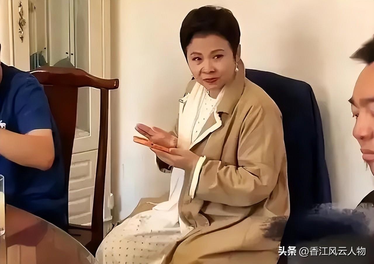 歌星董文华的简历（歌星董文华的个人资料）
