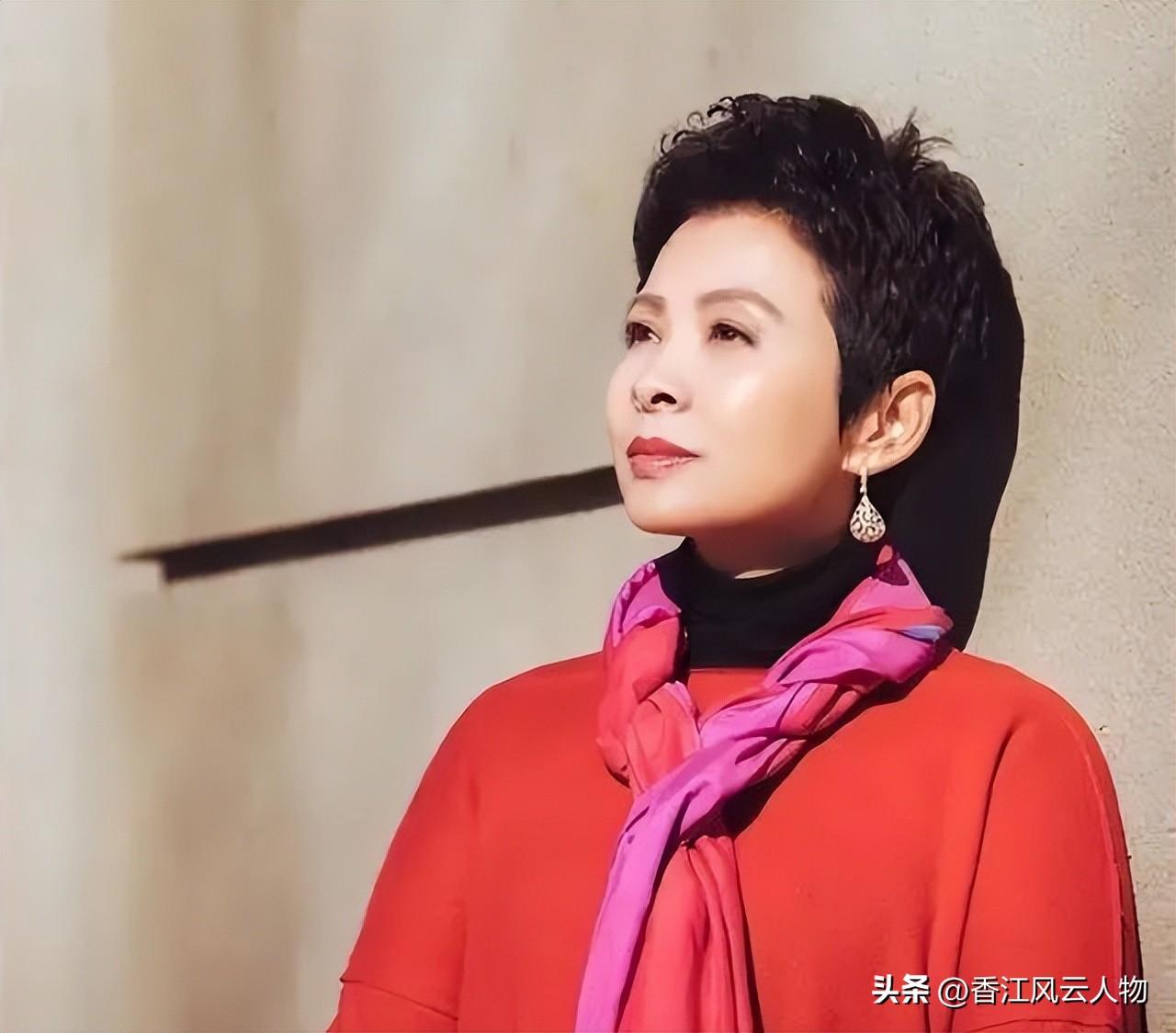 歌星董文华的简历（歌星董文华的个人资料）