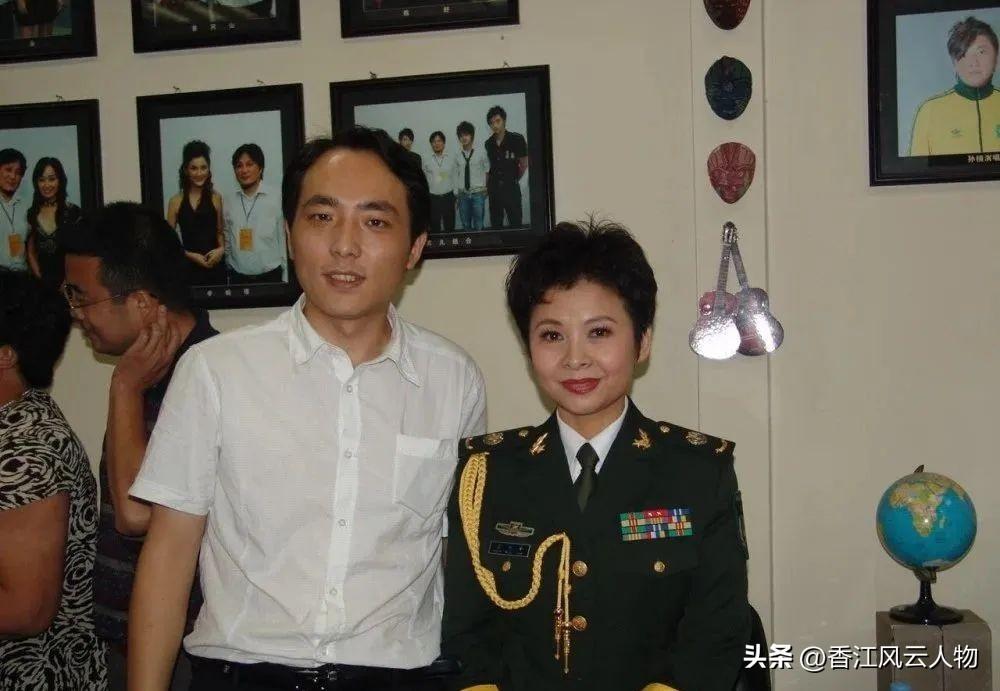 歌星董文华的简历（歌星董文华的个人资料）