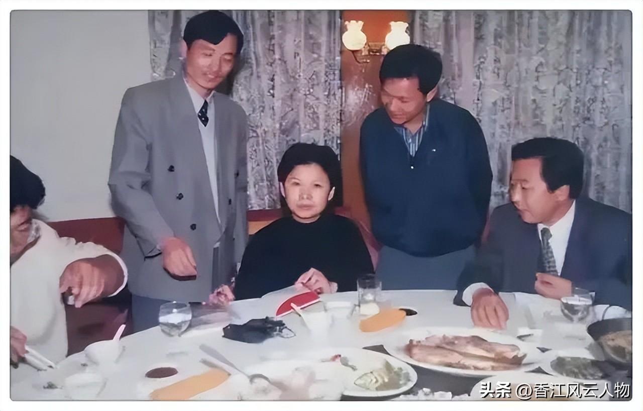 歌星董文华的简历（歌星董文华的个人资料）