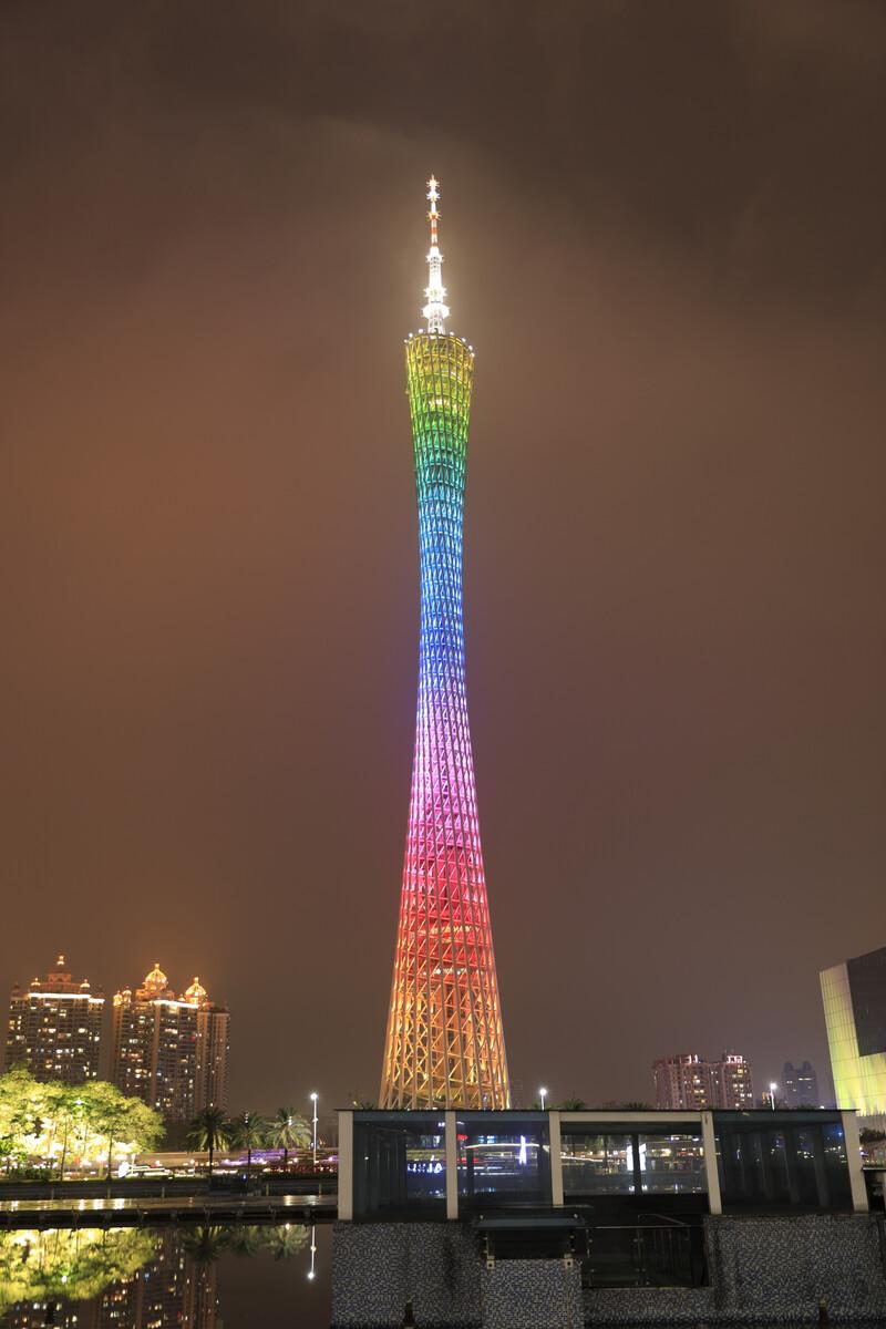 世界最高大楼多少层多少米(哈利法塔介绍)