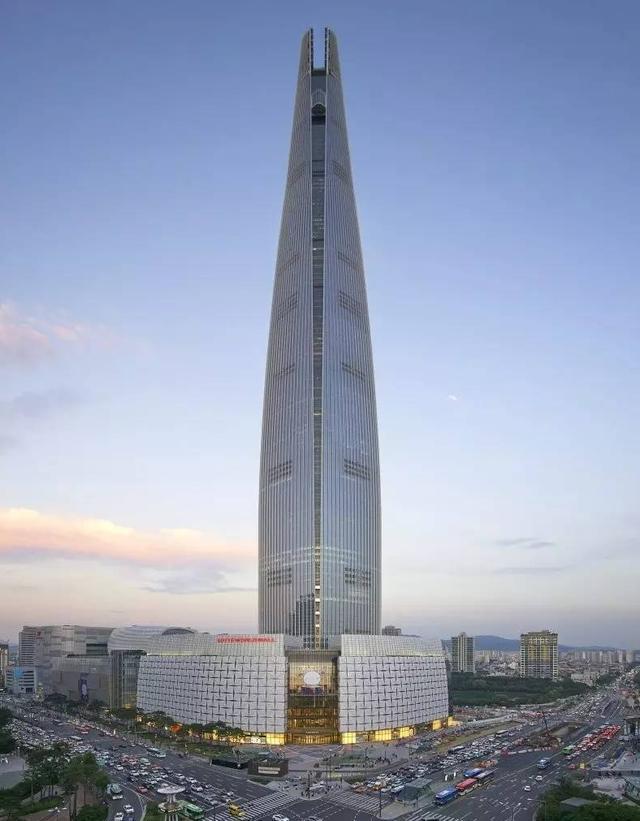 世界最高大楼多少层多少米(哈利法塔介绍)
