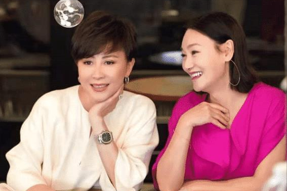 惠英红：从街头乞丐到影星，靠卖口香糖长大，她的成名史藏有“隐痛”