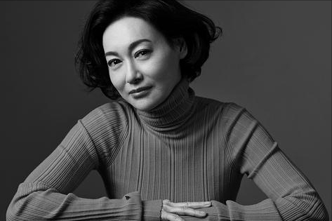 惠英红：从街头乞丐到影星，靠卖口香糖长大，她的成名史藏有“隐痛”