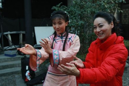 惠英红：从街头乞丐到影星，靠卖口香糖长大，她的成名史藏有“隐痛”