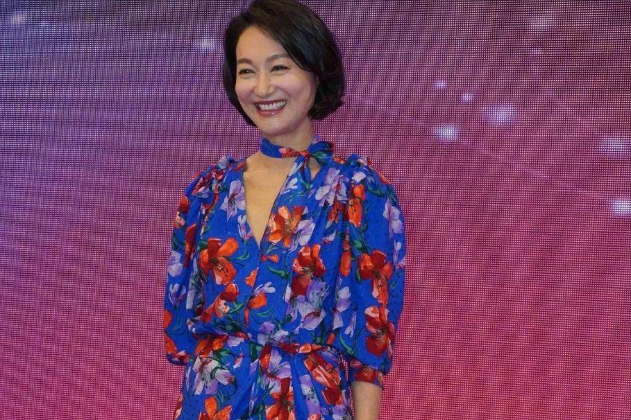 惠英红：从街头乞丐到影星，靠卖口香糖长大，她的成名史藏有“隐痛”