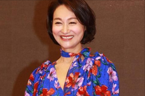 惠英红：从街头乞丐到影星，靠卖口香糖长大，她的成名史藏有“隐痛”