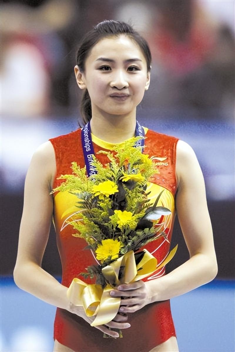 蹦床公主何雯娜：19岁夺奥运冠军，和陈一冰拍婚纱照，现状如何？