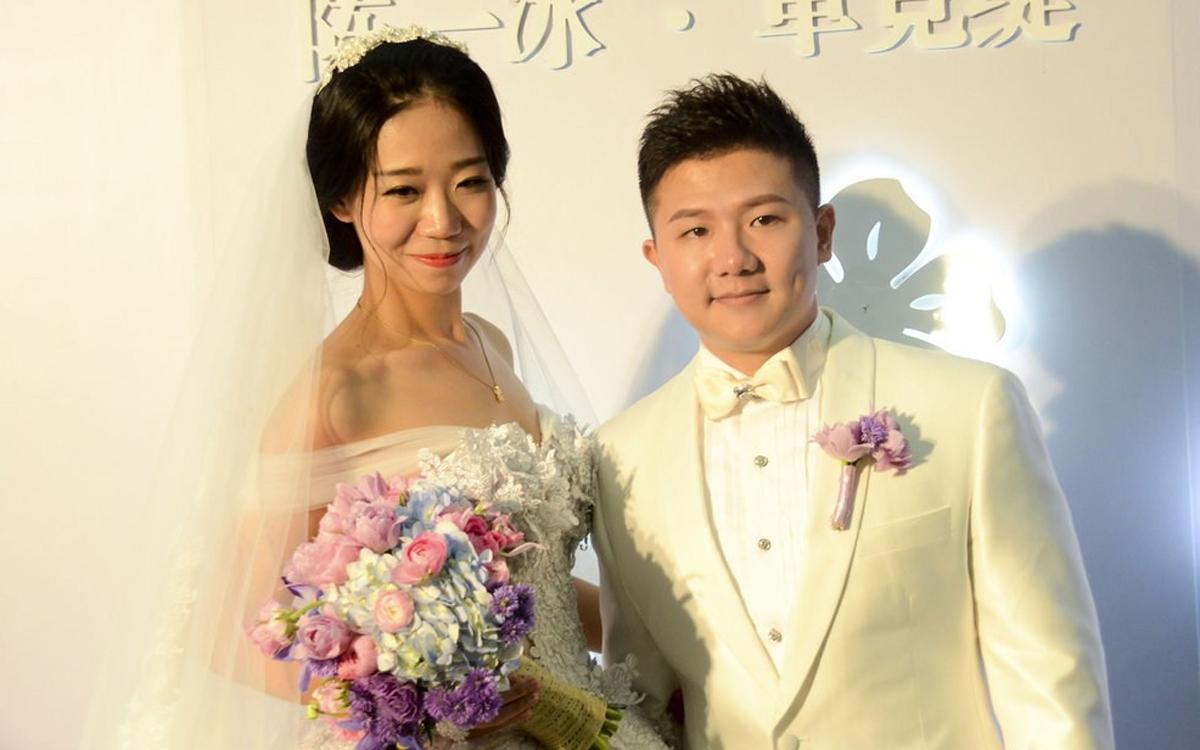 蹦床公主何雯娜：19岁夺奥运冠军，和陈一冰拍婚纱照，现状如何？
