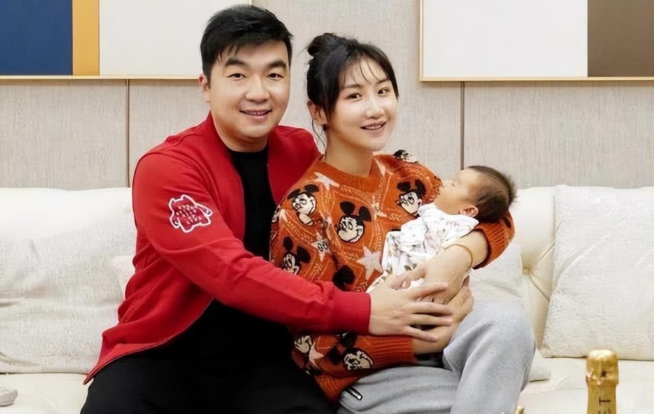 蹦床公主何雯娜：19岁夺奥运冠军，和陈一冰拍婚纱照，现状如何？