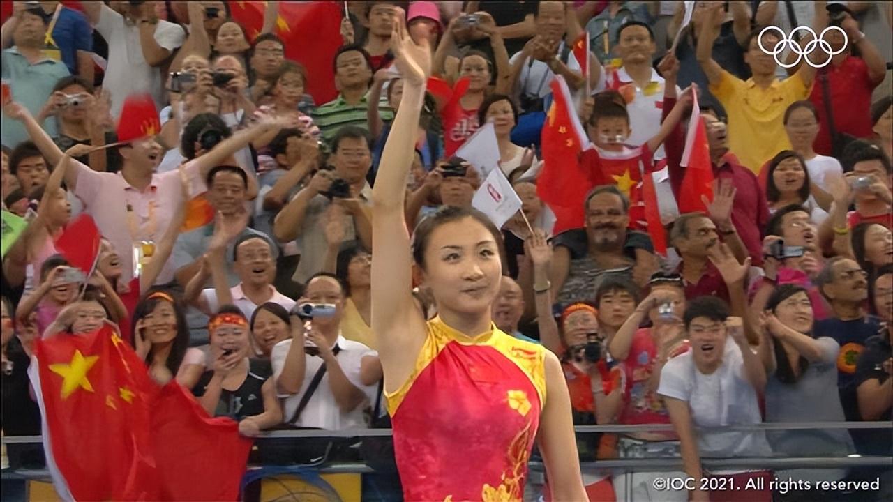 蹦床公主何雯娜：19岁夺奥运冠军，和陈一冰拍婚纱照，现状如何？