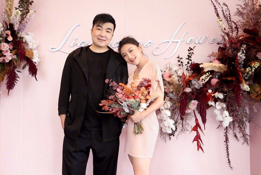 蹦床公主何雯娜：19岁夺奥运冠军，和陈一冰拍婚纱照，现状如何？