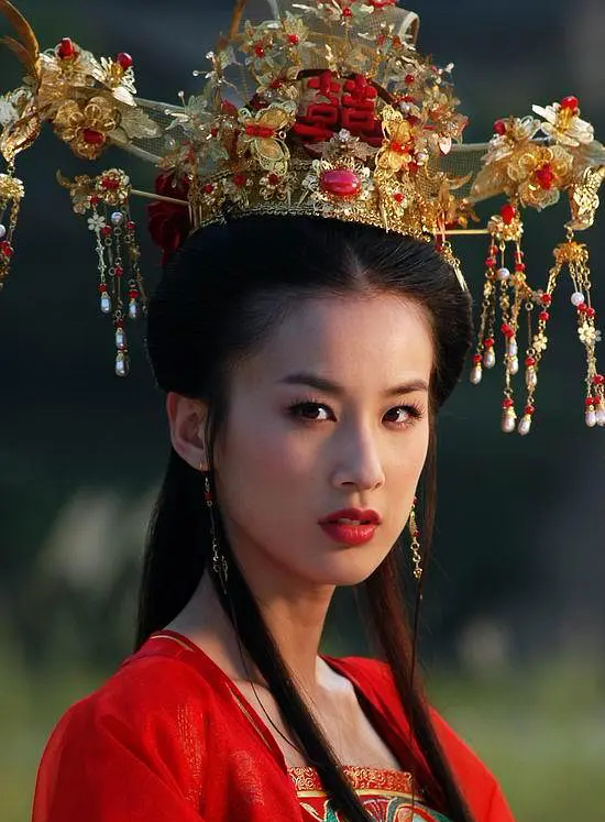 黄圣依：周星驰捧红后嫁二婚杨子，一年2亿零花钱，如今还好吗？