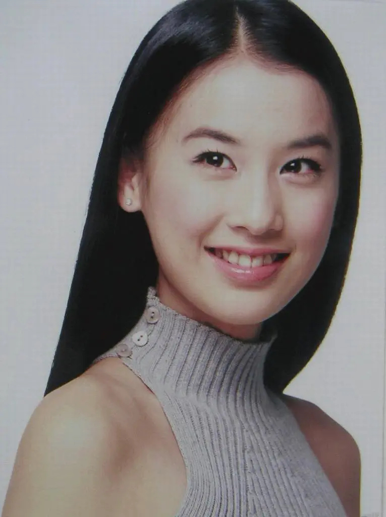 黄圣依：周星驰捧红后嫁二婚杨子，一年2亿零花钱，如今还好吗？