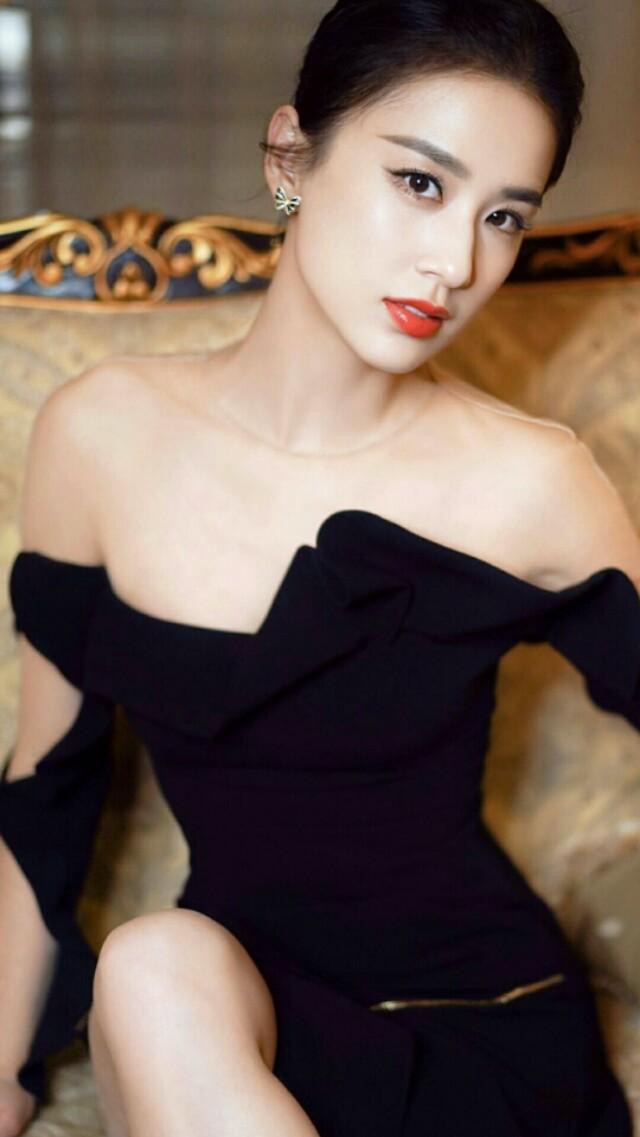黄圣依：周星驰捧红后嫁二婚杨子，一年2亿零花钱，如今还好吗？