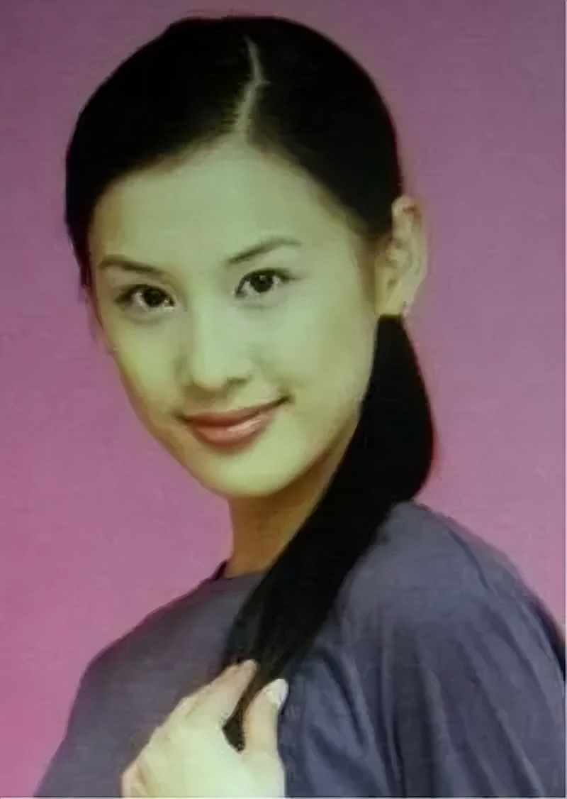 黄圣依：周星驰捧红后嫁二婚杨子，一年2亿零花钱，如今还好吗？
