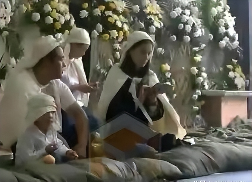 黄圣依：周星驰捧红后嫁二婚杨子，一年2亿零花钱，如今还好吗？