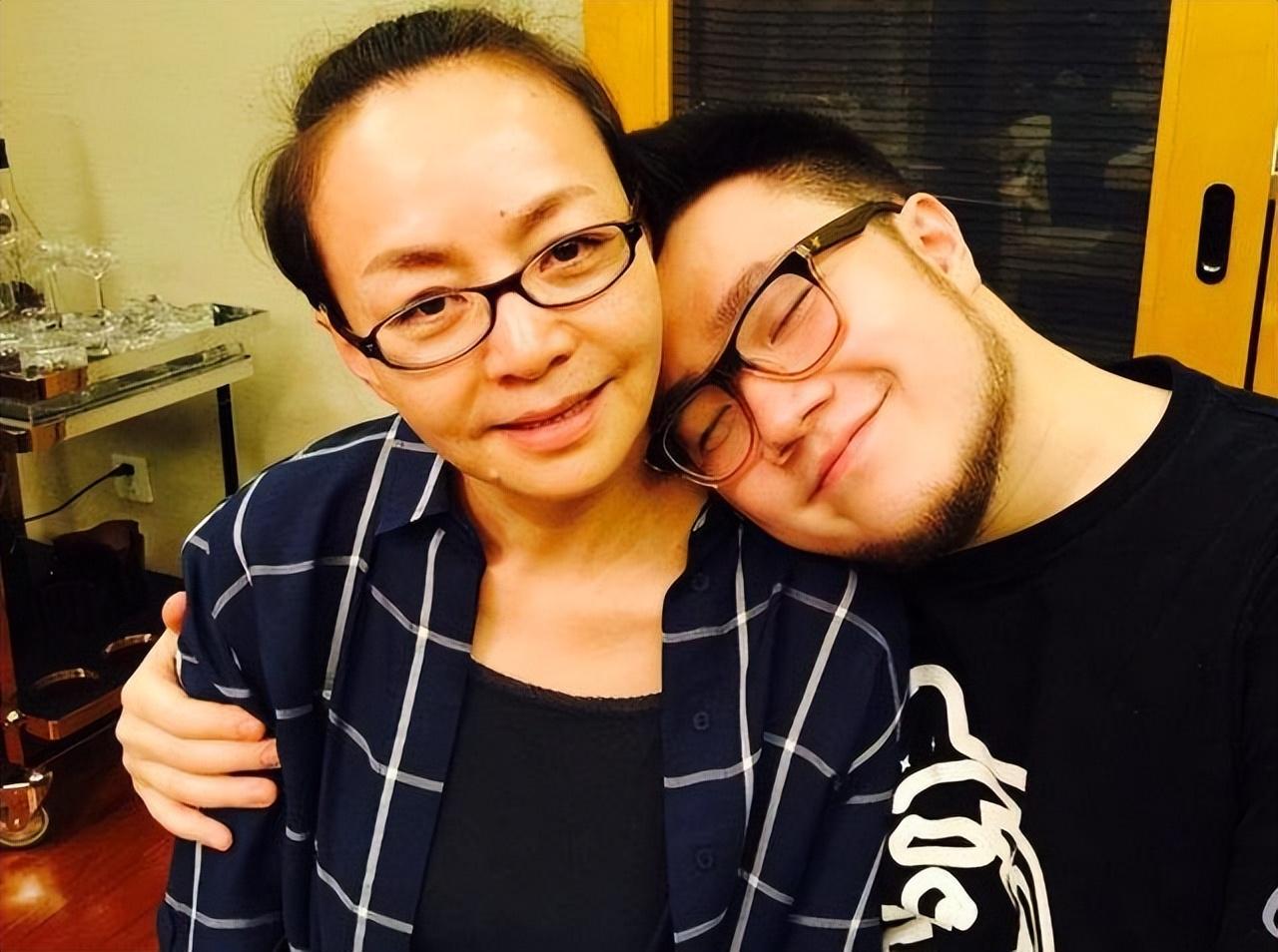 巴图的简介是什么（巴图：被生父拒认25年，从小被宋丹丹打压，娶大7岁妻子收获幸福）