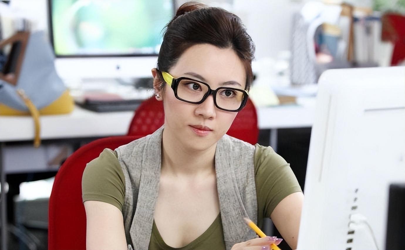 巴图的简介是什么（巴图：被生父拒认25年，从小被宋丹丹打压，娶大7岁妻子收获幸福）