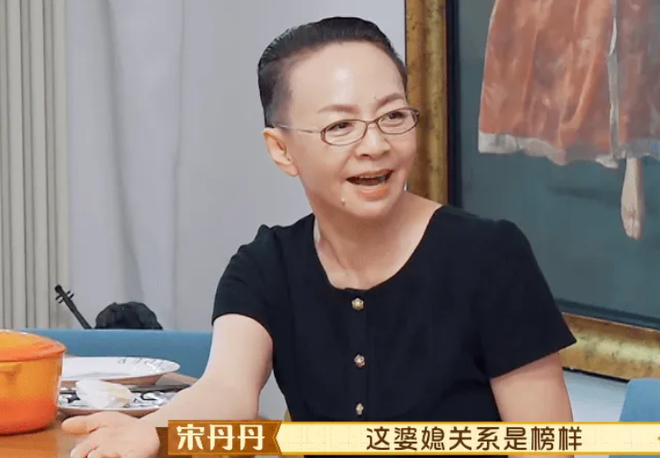 巴图的简介是什么（巴图：被生父拒认25年，从小被宋丹丹打压，娶大7岁妻子收获幸福）