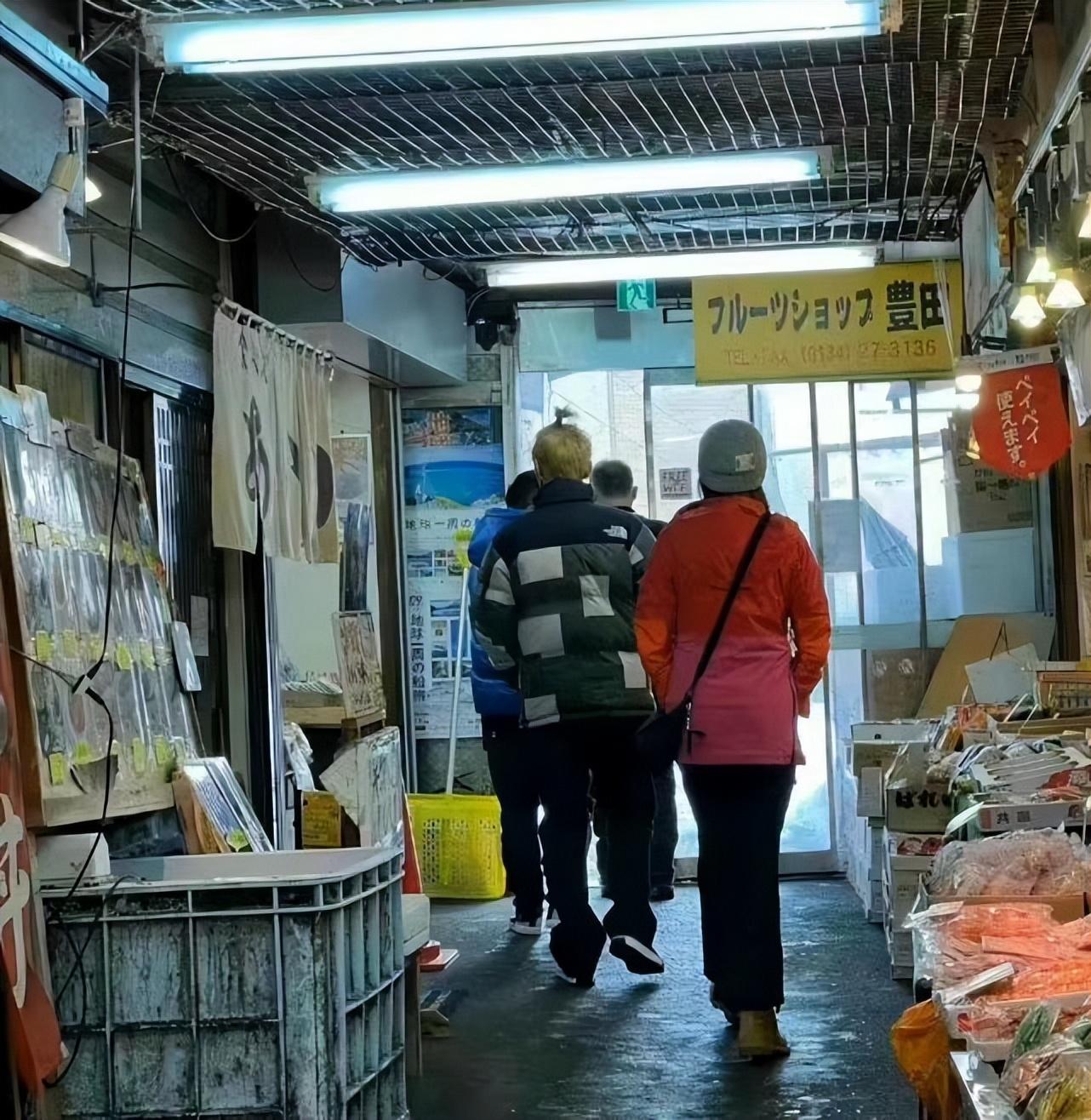 关晓彤晒健身美照，性感马甲线抢镜，与鹿晗感情甜蜜惹人羡