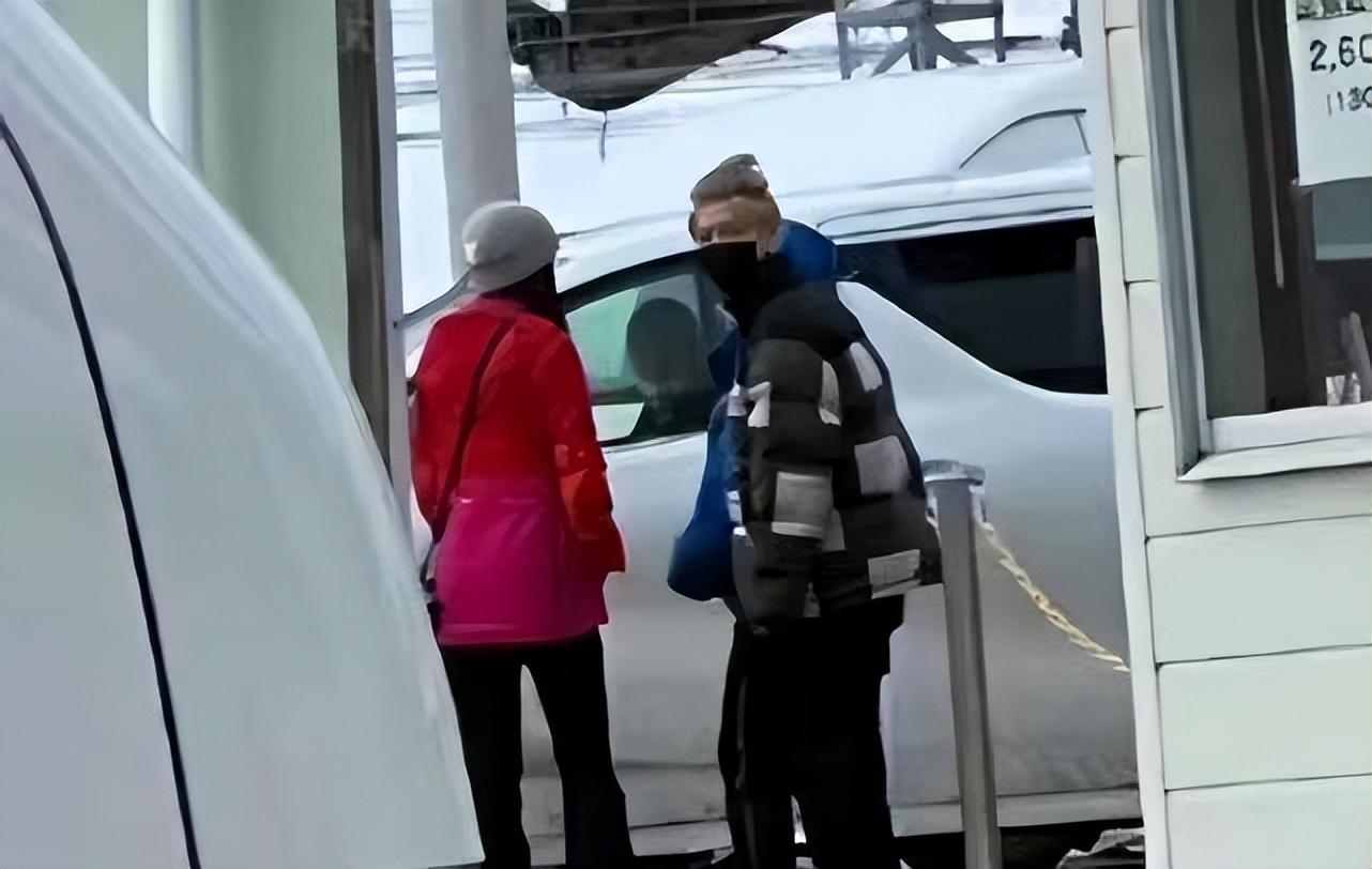 关晓彤晒健身美照，性感马甲线抢镜，与鹿晗感情甜蜜惹人羡