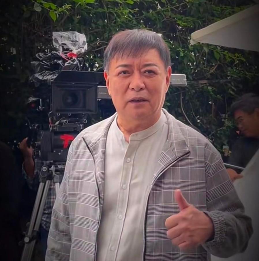 迟志强现状如何 , 现身东北老家，眉毛脱离面容沧桑，坐电动三轮车接地气