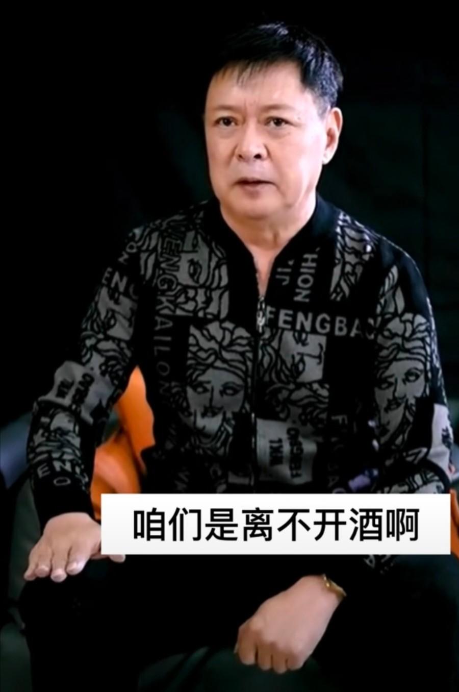 迟志强现状如何 , 现身东北老家，眉毛脱离面容沧桑，坐电动三轮车接地气
